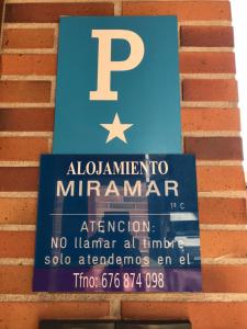 a sign on the side of a brick wall at Alojamiento Miramar in Santoña