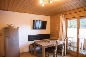 Televiisor ja/või meelelahutuskeskus majutusasutuses Haus Ritzenspitze
