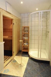 Ein Badezimmer in der Unterkunft Haus zur Kapelle