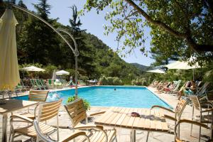 Bazén v ubytování Delle Rose Camping & Glamping Village nebo v jeho okolí