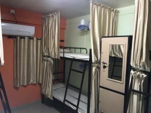 Postel nebo postele na pokoji v ubytování Ashirwad Guest House (Male Only)