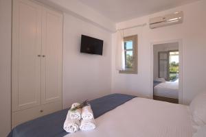 Posteľ alebo postele v izbe v ubytovaní Golden Sand Paros