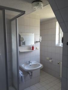 Een badkamer bij Pension Haus am Waldesrand