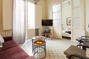 a living room with a couch and a table at Casa Cosi - Gotico in Barcelona