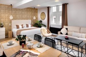 Postel nebo postele na pokoji v ubytování Hôtel des Ducs