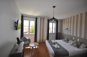 Un ou plusieurs lits dans un hébergement de l'établissement Hotel Cote Basque