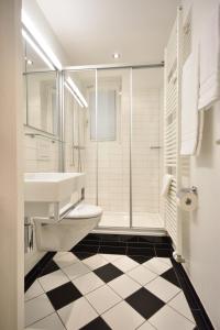 Koupelna v ubytování Fantastic Studio near Lake - Flower 02