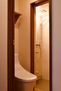 A bathroom at Hotel Hanafuji Inn