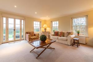 A seating area at Higham Place Lodge 
