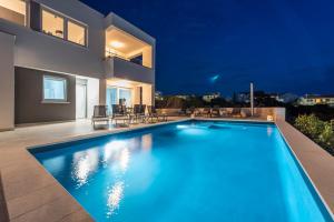 Bazén v ubytování Villa Adria 4 luxury apartment with a pool nebo v jeho okolí