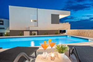 Bazén v ubytování Villa Adria 4 luxury apartment with a pool nebo v jeho okolí