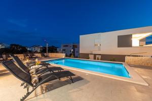 Bazén v ubytování Villa Adria 4 luxury apartment with a pool nebo v jeho okolí
