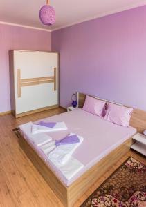 A bed or beds in a room at Apartment Petya Még 6 kép