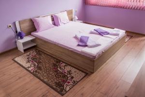 A bed or beds in a room at Apartment Petya
