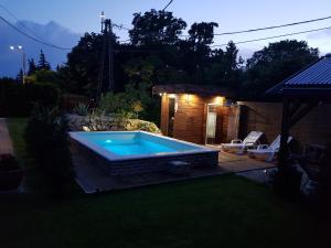 The swimming pool at or close to Sunrise Apartmanház