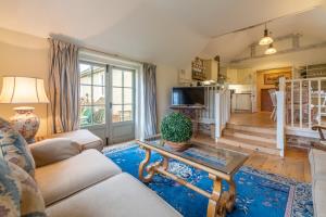 A seating area at The Cartlodge 