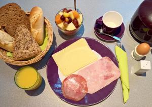 Opțiuni de mic dejun disponibile oaspeților de la B&B Zevenkamp