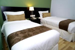 Postel nebo postele na pokoji v ubytování Alami Garden Hotel