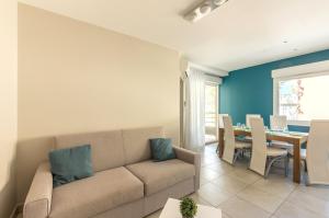 a living room with a couch and a table at Résidence Thalacap in Cap d'Agde