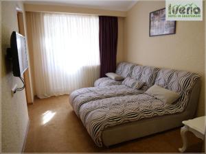 Voodi või voodid majutusasutuse Hotel Iveria toas
