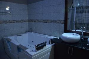 Ein Badezimmer in der Unterkunft Villa Asimba