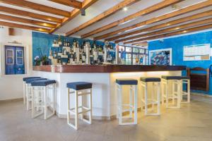El salón o zona de bar de Mirachoro Portimao