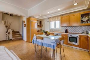 a kitchen with a table and chairs in a room at Gennadi Villa Del Mar in Gennadi