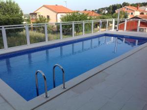 Basen w obiekcie Hotel Livadic & Restaurant lub w pobliżu