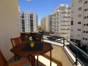 a balcony with a table and a view of buildings at Pera by Check-in Portugal in Armação de Pêra