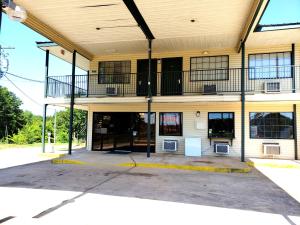 an empty parking lot in front of a building at Motel 103 in Calhoun