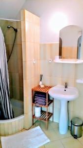 a bathroom with a sink and a shower at Villa Mariano Michałowice in Piechowice +37 photos