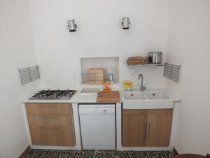 A kitchen or kitchenette at Villa Mattera