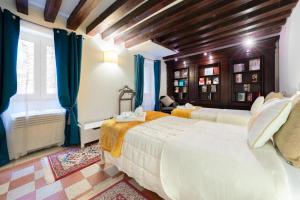 Säng eller sängar i ett rum på Ca' del Carro Family Apartment