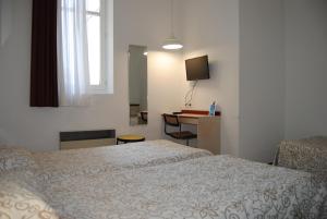 Postel nebo postele na pokoji v ubytování Hôtel Royal