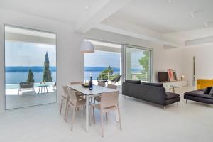 Posedenie v ubytovaní Villa V - private pool, special location & surroundings