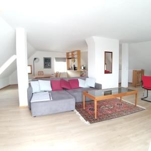 a living room with a couch and a table at Apartment on Johannes-Gasse in Gmunden