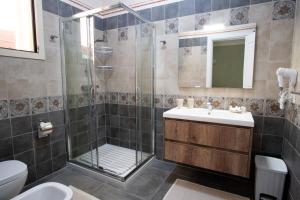 Koupelna v ubytování La Corte di Edoardo + 36 fotografií