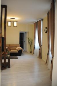 a hallway leading to a living room with a couch at Poarta Ecaterina Residence in Braşov