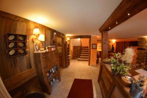 a large room with wooden walls and a hallway at Clé du Paradis in Bionaz