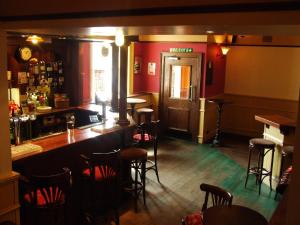 A restaurant or other place to eat at Tayside Hotel 