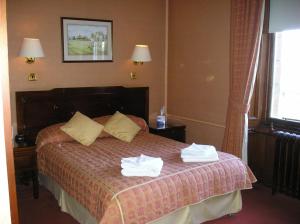 Postel nebo postele na pokoji v ubytování Tayside Hotel