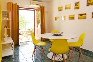 Et opholdsområde på Bol Apartment Bruna