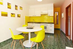 Køkken eller tekøkken på Bol Apartment Bruna + 16 billeder