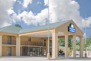 a hotel with a sign that reads durham hospital at Days Inn by Wyndham Andalusia in Andalusia