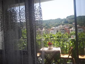 Rõdu või terrass majutusasutuses Guesthouse DONA