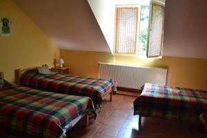 a room with two beds and a window at Guest House Bole in Vinci