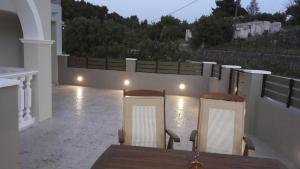 a patio with a table and chairs and a fence at STERNES house in Agios Leon