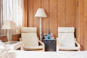 Ein Sitzbereich in der Unterkunft El Molí de Pontons suites con jacuzzi spa