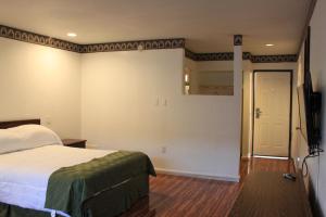 a bedroom with a bed and a large mirror at Menifee Inn in Menifee +13 photos