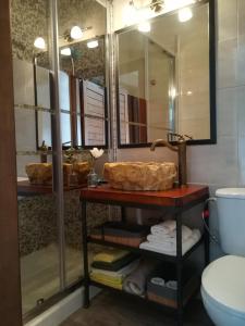 a bathroom with a sink and a mirror and a toilet at Casa Rural en Escullar - La Real in Escúllar